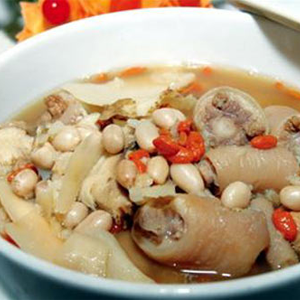 Đuôi Bò Hầm Sả Đậu Phộng