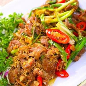 Đuôi Bò Xào Chua Cay